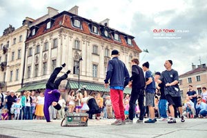 决赛首回合突如其来，双方火花四射——夜色里的竞技与品牌共鸣